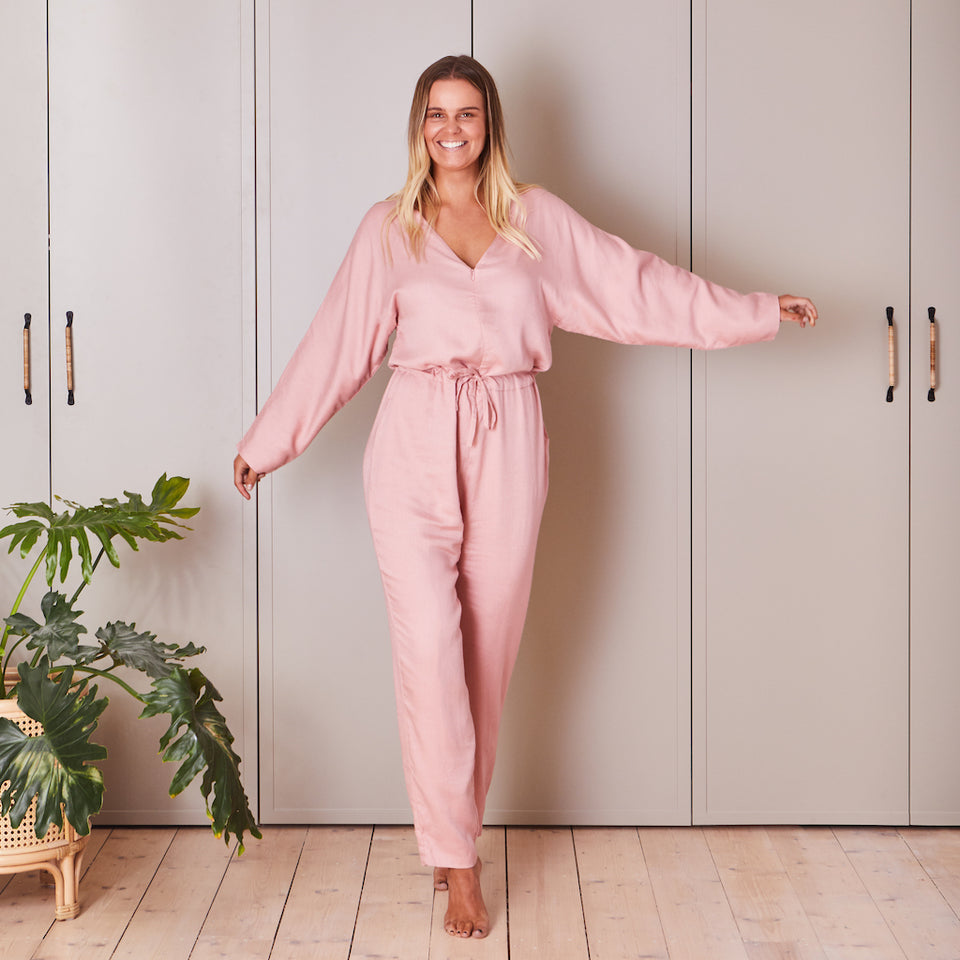 Soft comfortable onesie that protects your tan and stops those pesky fake tan stains from getting everywhere
